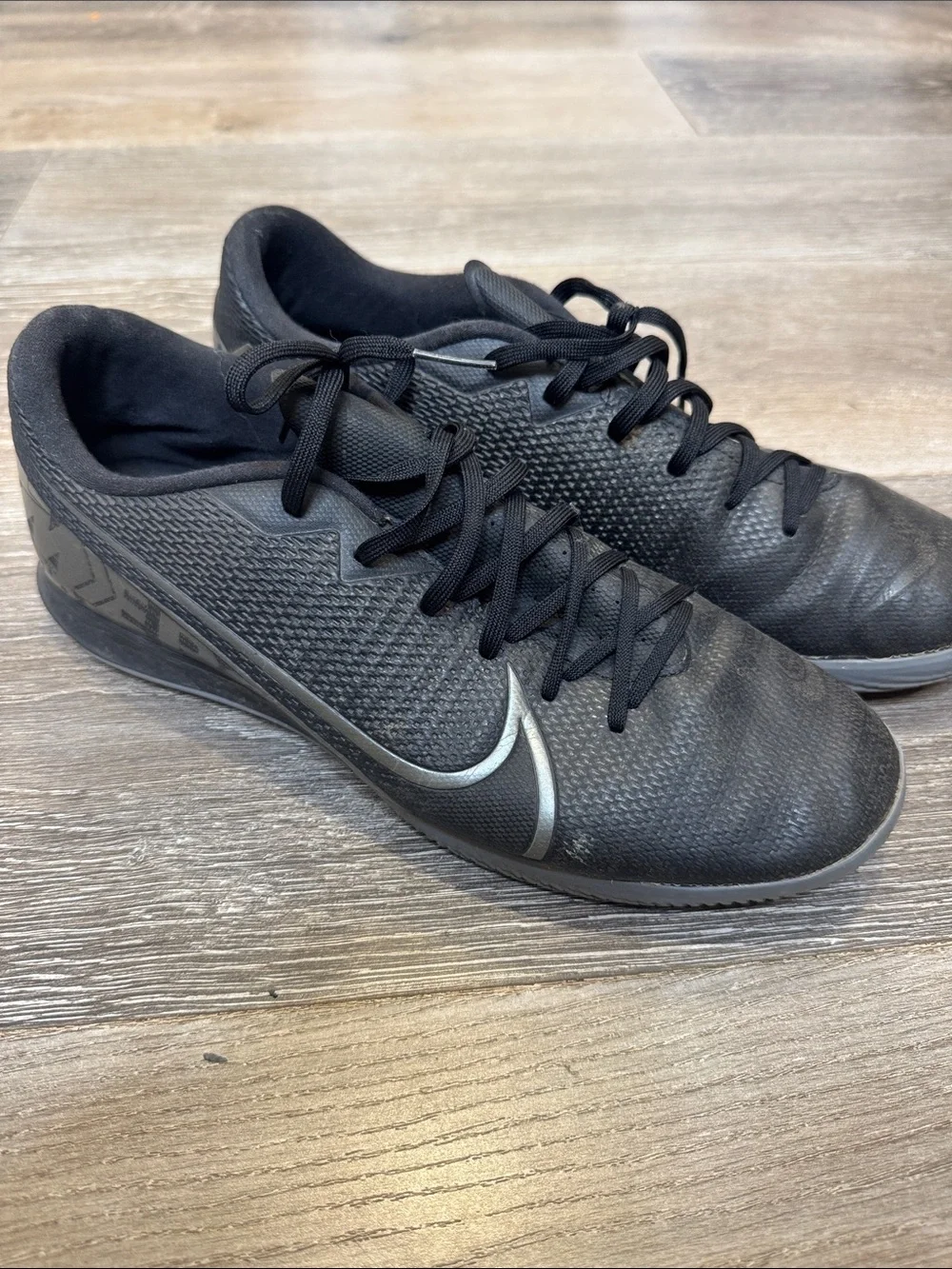 Nike Men’s Black Athletic Indoor Soccer Shoes with Silver Swoosh